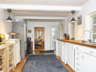 Lakeside Holiday Home with Forest - 2