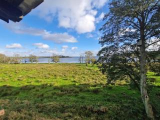 Lakeside Holiday Home with Forest - 8