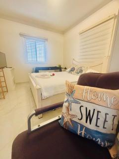 Beachfront Studio, fully equipped - 1