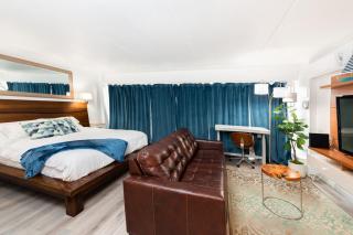 Waikiki Condo - FREE Parking, King Bed! - 4