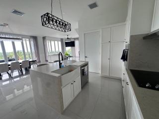 Luxury 4BR home with Infinity Pool, Jacuzzi & firepit - 1
