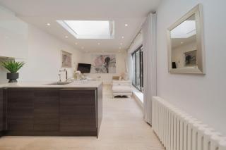 Mayfair's Luxurious Gem with Terrace - 3