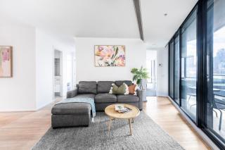 Southbank City Skyline View Free Parking and Pool - 8