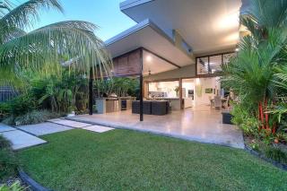 Tranquility by the Lake - Luxury Home Port Douglas - 4