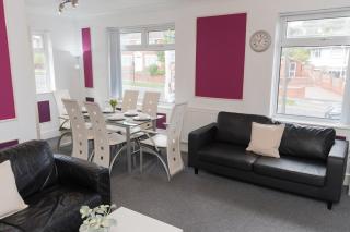 Family home, Convenient to Local Pubs, Takeaways - 0