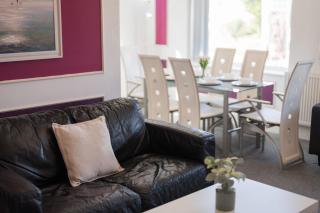 Family home, Convenient to Local Pubs, Takeaways - 3