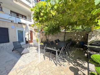 Flowers Apartments Pula, city center 2 - 4