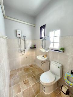 Single Floor Kid-Friendly City Home Walk to Market - 8
