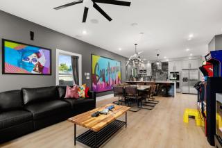 Rooftop Karaoke W City Views, Hottub, Pool, Games - 4