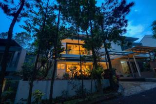 Seluna Villa Bandung - 8