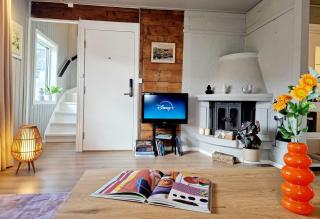 Historic townhouse - 2 baths 3 floors 100 percent charm - 7