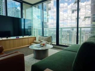2BR City Escape-Stunning Views-Walk to Everything - 1