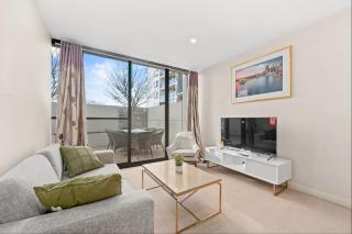 Spacious 3-Bedroom Apartment with Lifestyle Amenities Lyneham - 0
