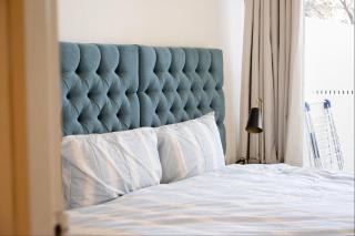 Spacious 3-Bedroom Apartment with Lifestyle Amenities Lyneham - - 7