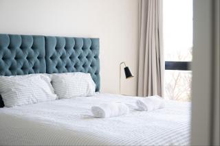 Spacious 3-Bedroom Apartment with Lifestyle Amenities Lyneham - 3