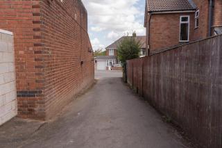 Convenient, Spacious Home, Local shops and Pubs - 8