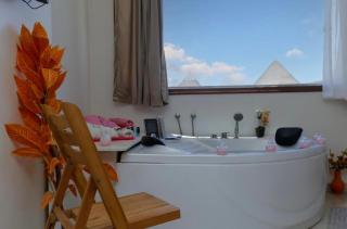 Luxury Middle East pyramid &jacuzzi - 3