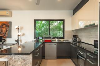 V246 Spacious 4BR Near Pier Private Pool & Garden - 1
