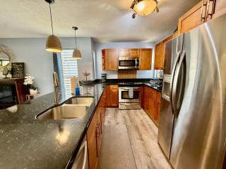 Kihei Resort 127 · KRS 127 Relaxing 1BD Condo w AC Pool Beach Ne - 8