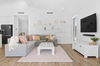 Casa al mare - Bribie Island 5BD Retreat - 1