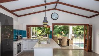 Cowrie Beach House Port Douglas - 9