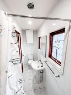 Central Castlemaine studio on steam train line - 2