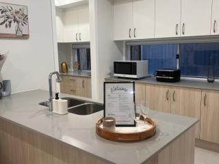 Designer Southside Retreat 4 Bedroom House - 6