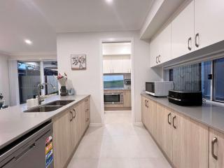 Designer Southside Retreat 4 Bedroom House - 5