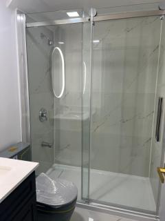 Modern 1-Bedroom Plus DenApartment in Markham with Free Parking - 8