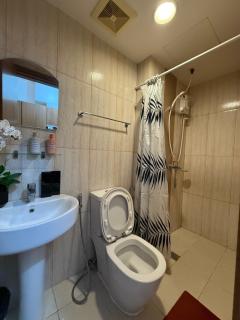 Condo in 8 ADRIATICO for Short-stay near UP Manila St Lukes & US Embassy - 5