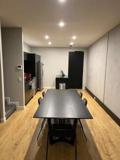 Luxurious 2 Bed 2 Bath Woolstore apartment - Kingston - 2