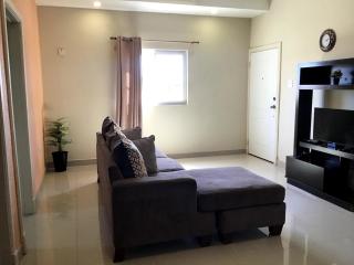 Cozy Retreat in Gated Portmore Country Club - 4