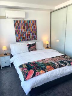 Elegant Apartment, Heart of Newtown with Secure Parking - 4