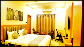 P A R K Guest House ! Premium Rooms With Family Retreat - 4
