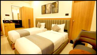 P A R K Guest House ! Premium Rooms With Family Retreat - 1