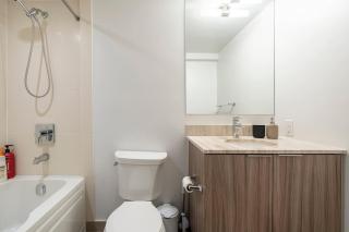 Luxury 1B Condo in Downtown - 2