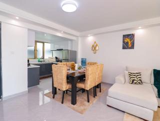 executive fully furnished apartments with luxurious facilities which features a breathtaking city views and close proximity to major shopping malls thus offering a high end lifestyle - 1
