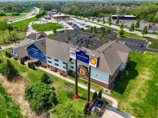 AmericInn by Wyndham Green Bay East - 9
