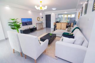 Executive elegantly furnished three bedroom apartment with all modern facilities ,modern swimming pool ,fully equipped gym,children playground and close proximity to major shopping centers and gourmet restaurants - 0