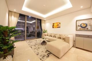 Luxury 1BR at Sterling East , Burj Khalifa Views - 8