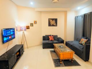 Family Friendly Modern luxury Apartment central E11 Islamabad - 4