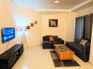Family Friendly Modern luxury Apartment central E11 Islamabad - 3