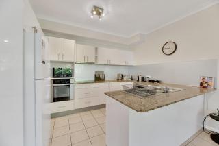 Tranquil 3-Bed Unit with Lush Garden Views - 7