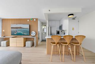 Newly Innovated Oceanview Beach Condo - Sauna Pool - 3