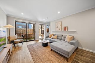 Stylish Townhouse with Private Courtyard - 5
