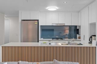Stylish CBD Retreat w Resort Amenities Housemark Escapes - 6