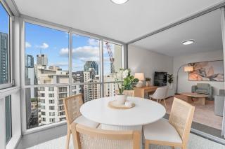 Stylish CBD Retreat w Resort Amenities Housemark Escapes - 1