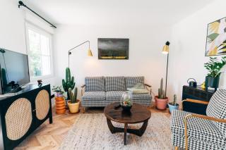 Wunderschönes Chalet mit Gästehaus in der Natur mit Fass-Sauna - 5