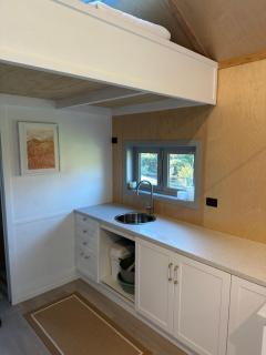 Beautiful French-Designed Tiny Home-Te Mata Peak Views - 4