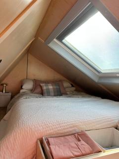 Beautiful French-Designed Tiny Home-Te Mata Peak Views - 9
